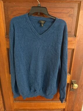 Cashmere V-Neck Sweater in Deep Navy